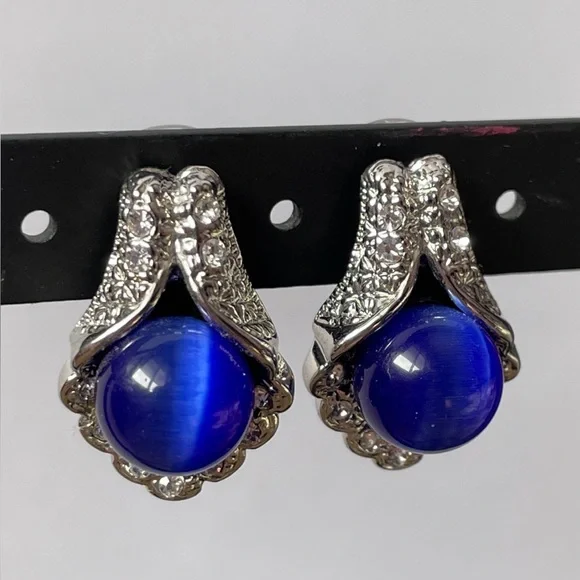 Vintage Elegant Blue Cabochon stone Silver Earrings. - Picture 1 of 4